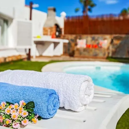 Sleeps 8 With Pool Air Con And Wifi Βίλα *