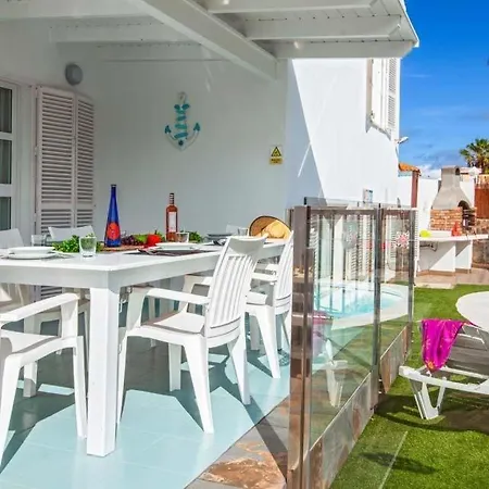 Βίλα Sleeps 8 With Pool Air Con And Wifi *
