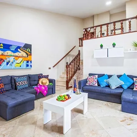 Βίλα Sleeps 8 With Pool Air Con And Wifi