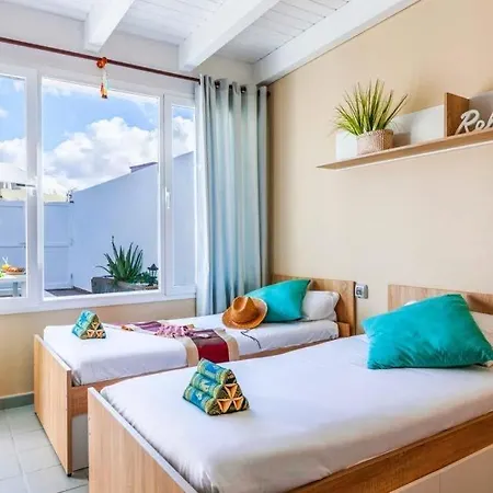 Sleeps 8 With Pool Air Con And Wifi *