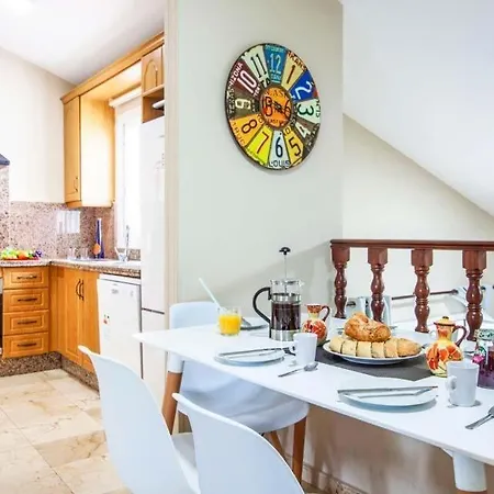 Sleeps 8 With Pool Air Con And Wifi