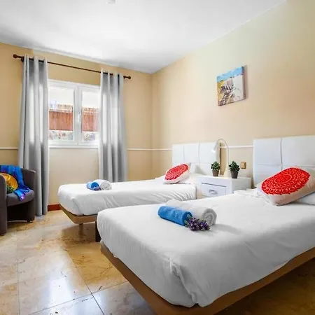 Βίλα Sleeps 8 With Pool Air Con And Wifi Κοραλέχο