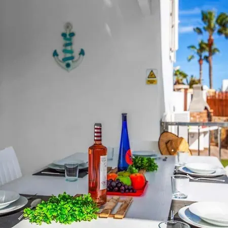 Sleeps 8 With Pool Air Con And Wifi Villa