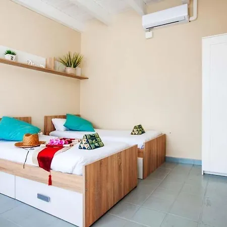 Villa Sleeps 8 With Pool Air Con And Wifi *
