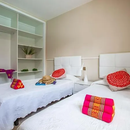 Villa Sleeps 8 With Pool Air Con And Wifi *